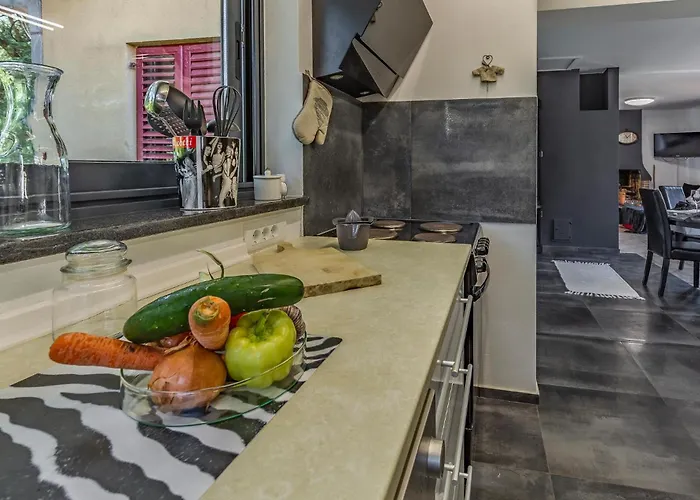 Apartman Cozy Apartment In Pula With Wifi