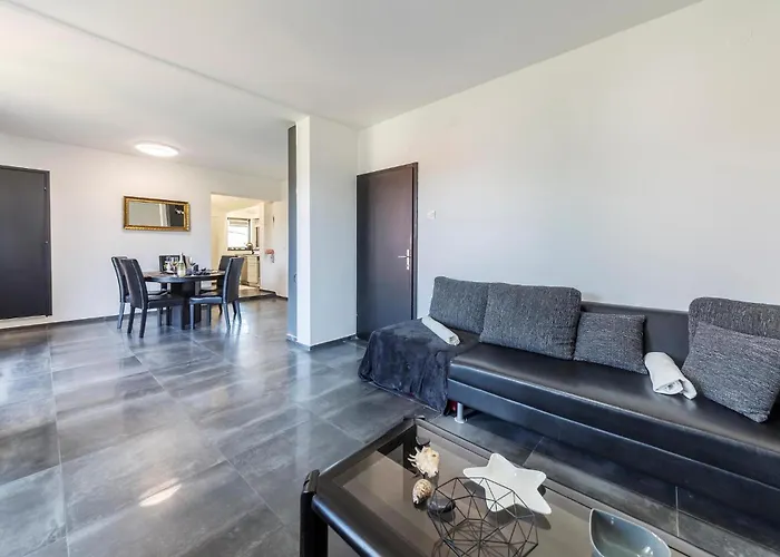 Cozy Apartment In Pula With Wifi Apartman Pula