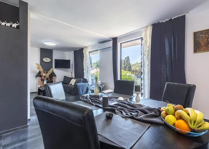 Cozy Apartment In Pula With Wifi Apartman *