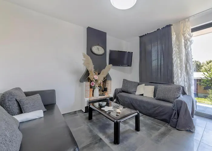 Cozy Apartment In Pula With Wifi Pula