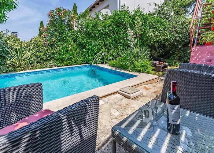 Cozy Apartment In Pula With Wifi Apartman