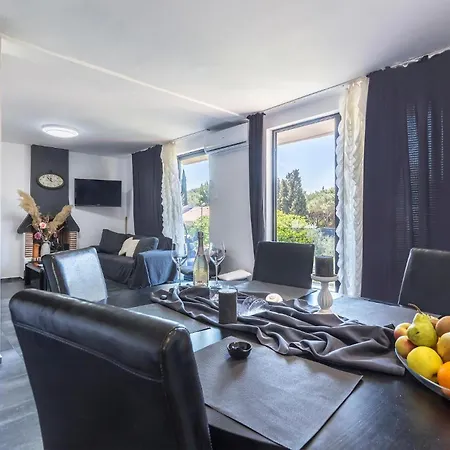 Cozy In With Wifi Apartament *